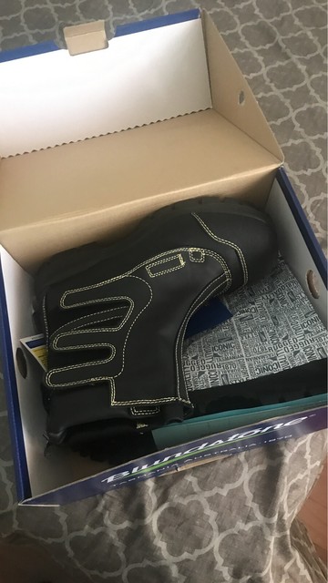 blundstone smelter boots